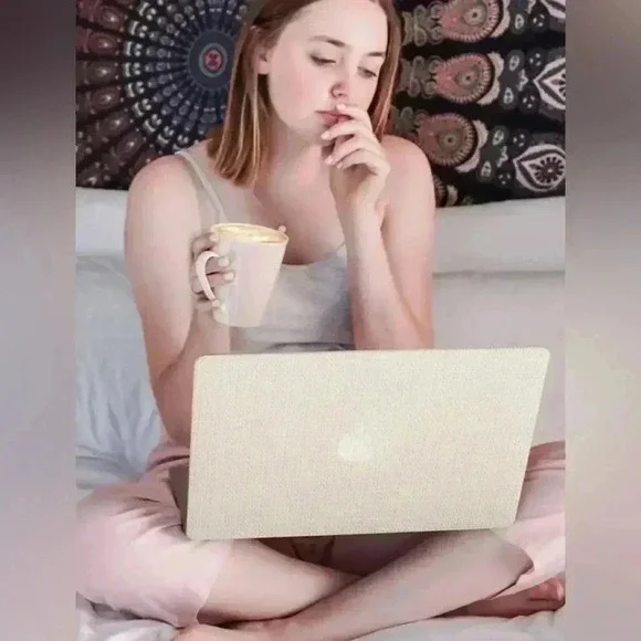 Hard Shell Case for MacBook Pro 13" with Keyboard Cover Beige Textured Slim New - Picture 4 of 12